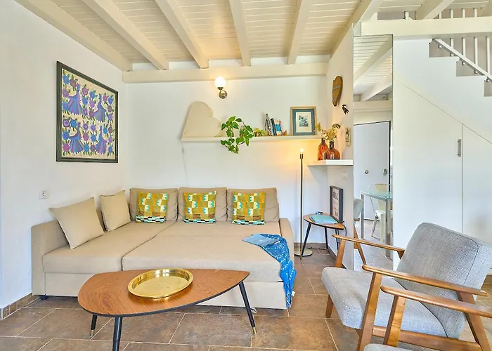 Casara Cuatro - Charming, Cozy Loft Just Steps From The Beach